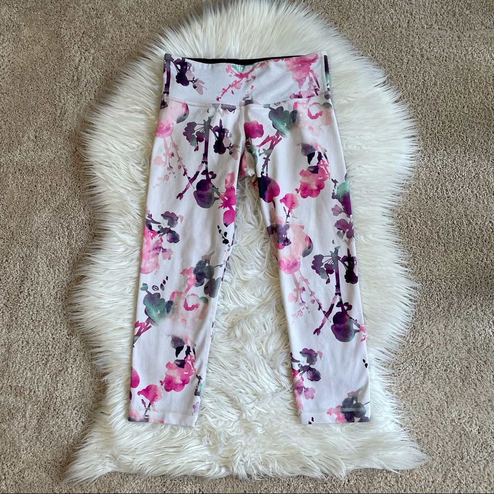 Lululemon White Floral Cropped Leggings